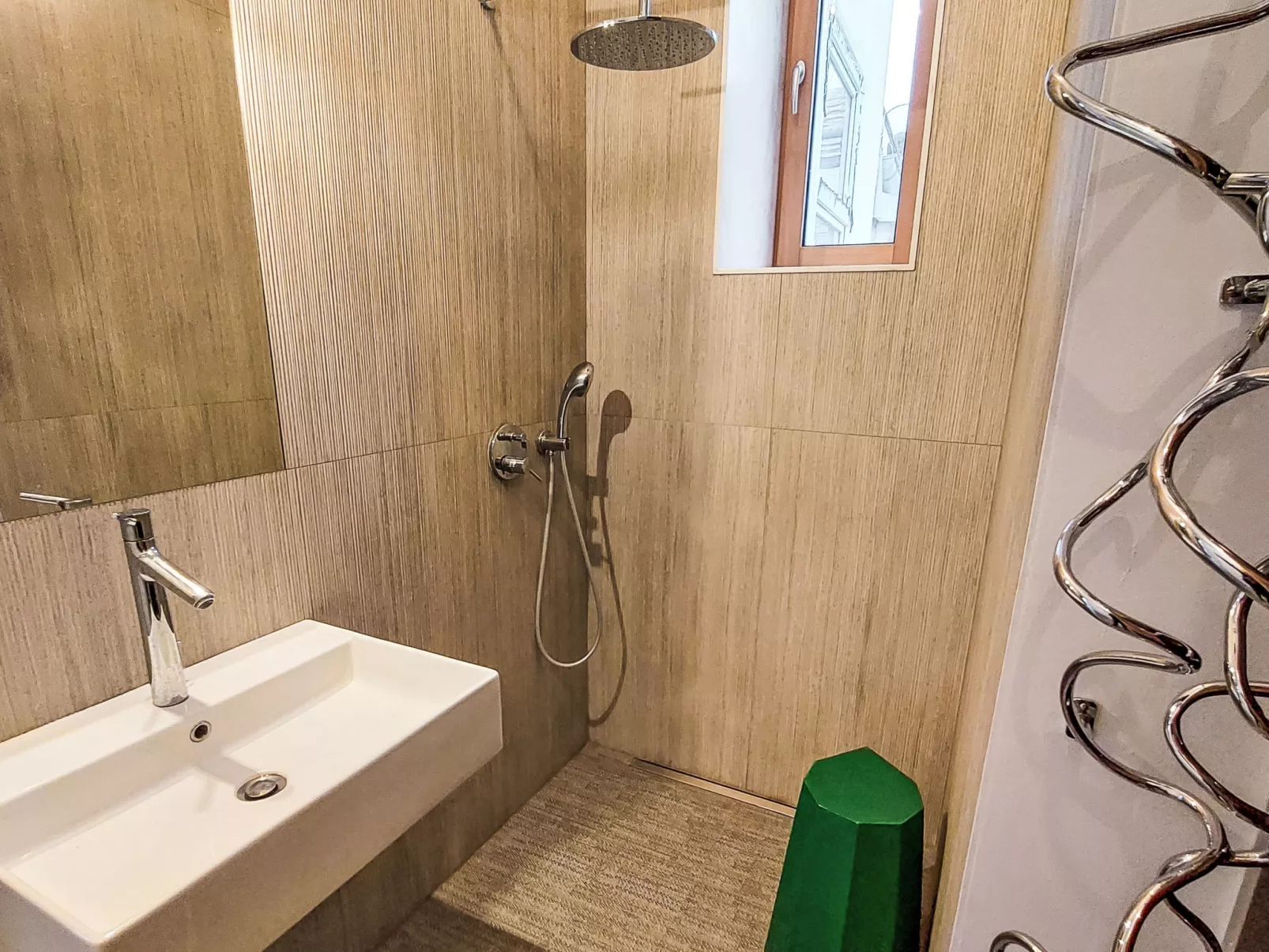 Happy Pasetti-Inside