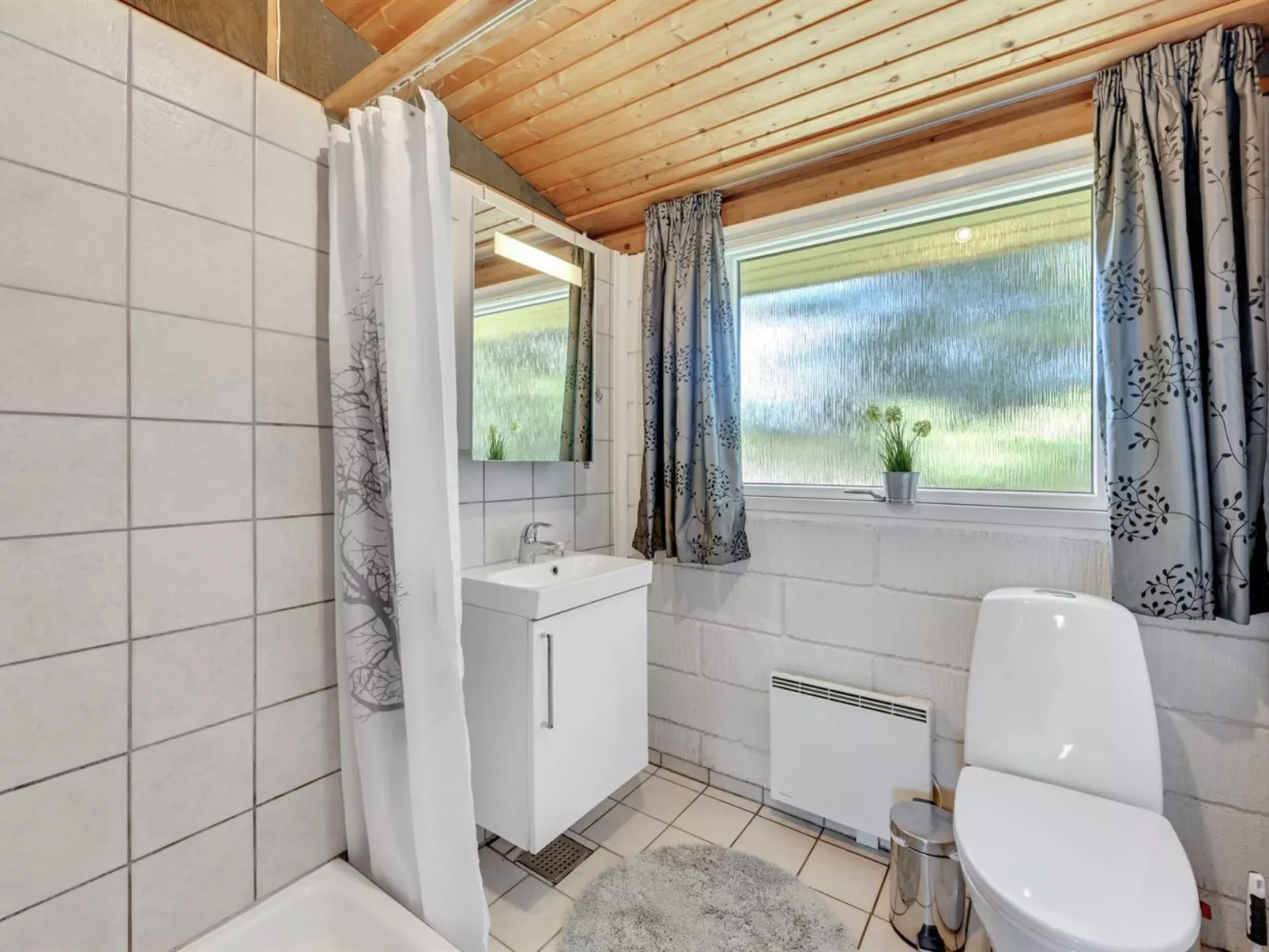 "Agna" - 700m to the fjord-Dedans