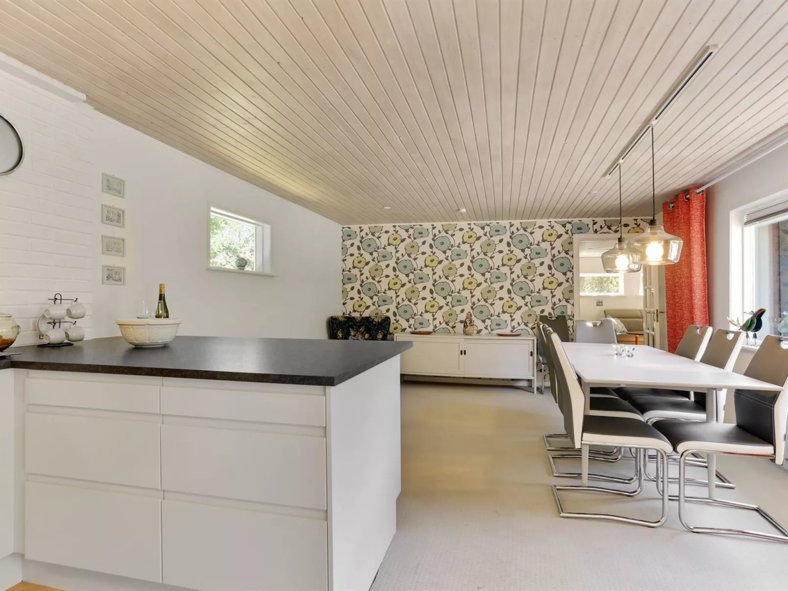 "Gorm" - 300m from the sea-Inside