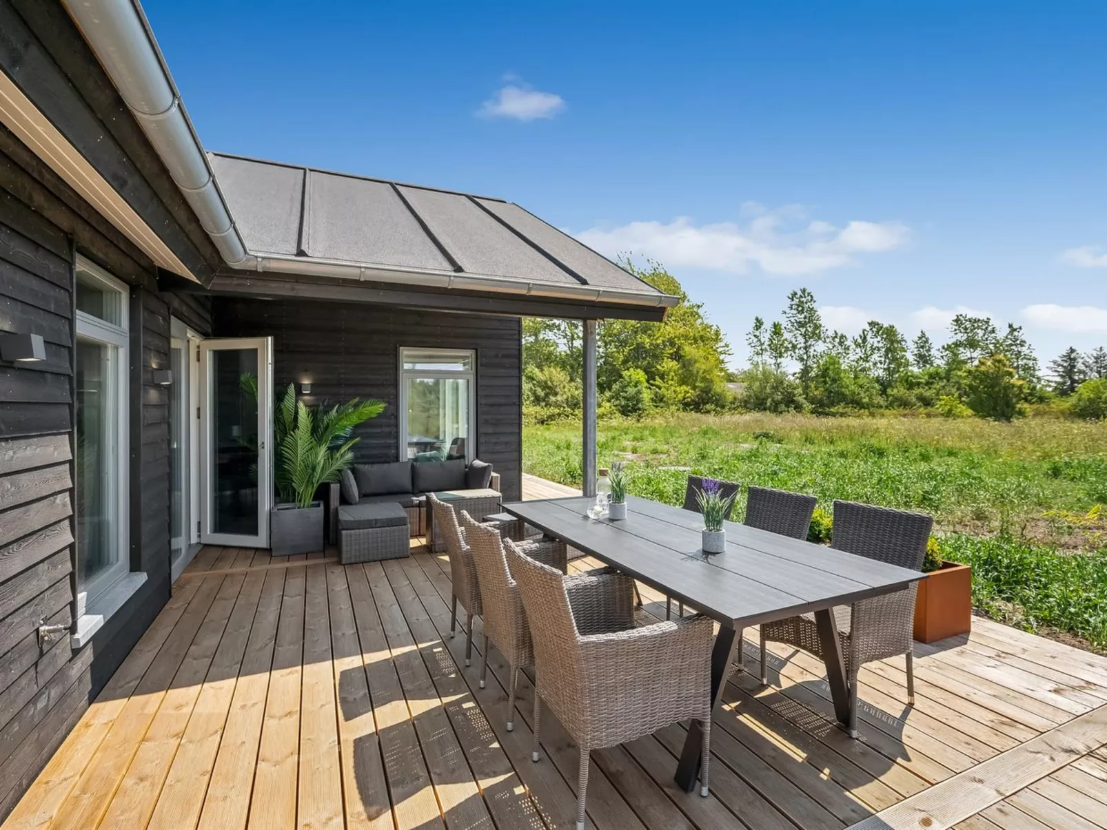 "Måns" - 500m to the fjord-Outside