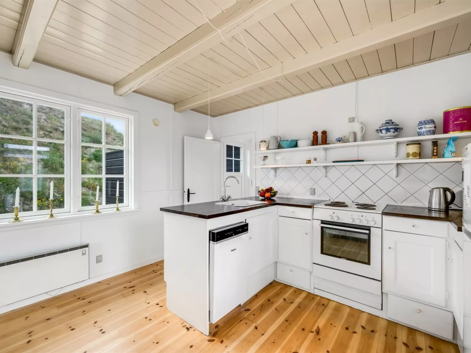 "Jamie" - 200m from the sea-Inside