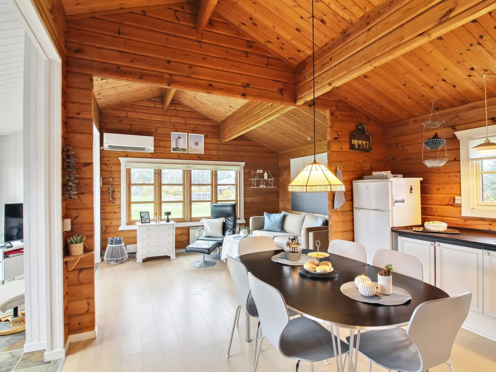 "Awarth" - 500m from the sea-Inside