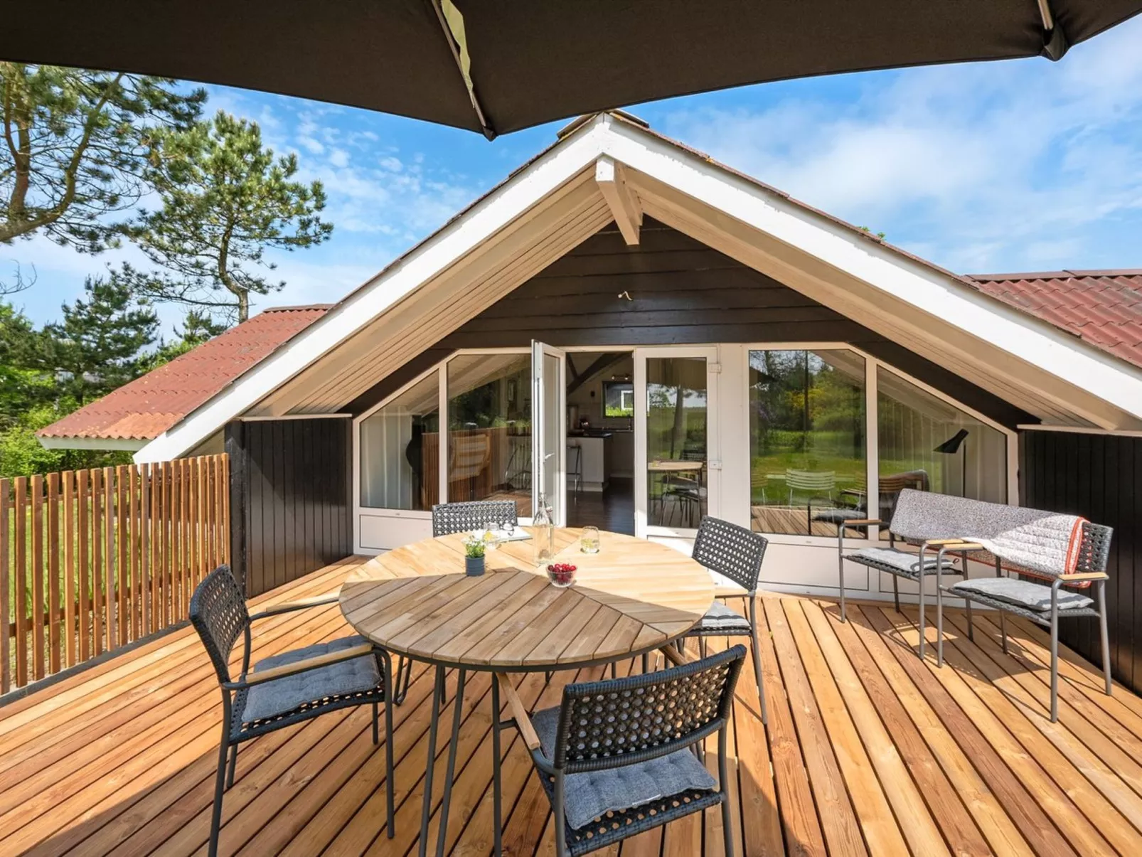 "Cornelia" - 100m to the fjord-Outside