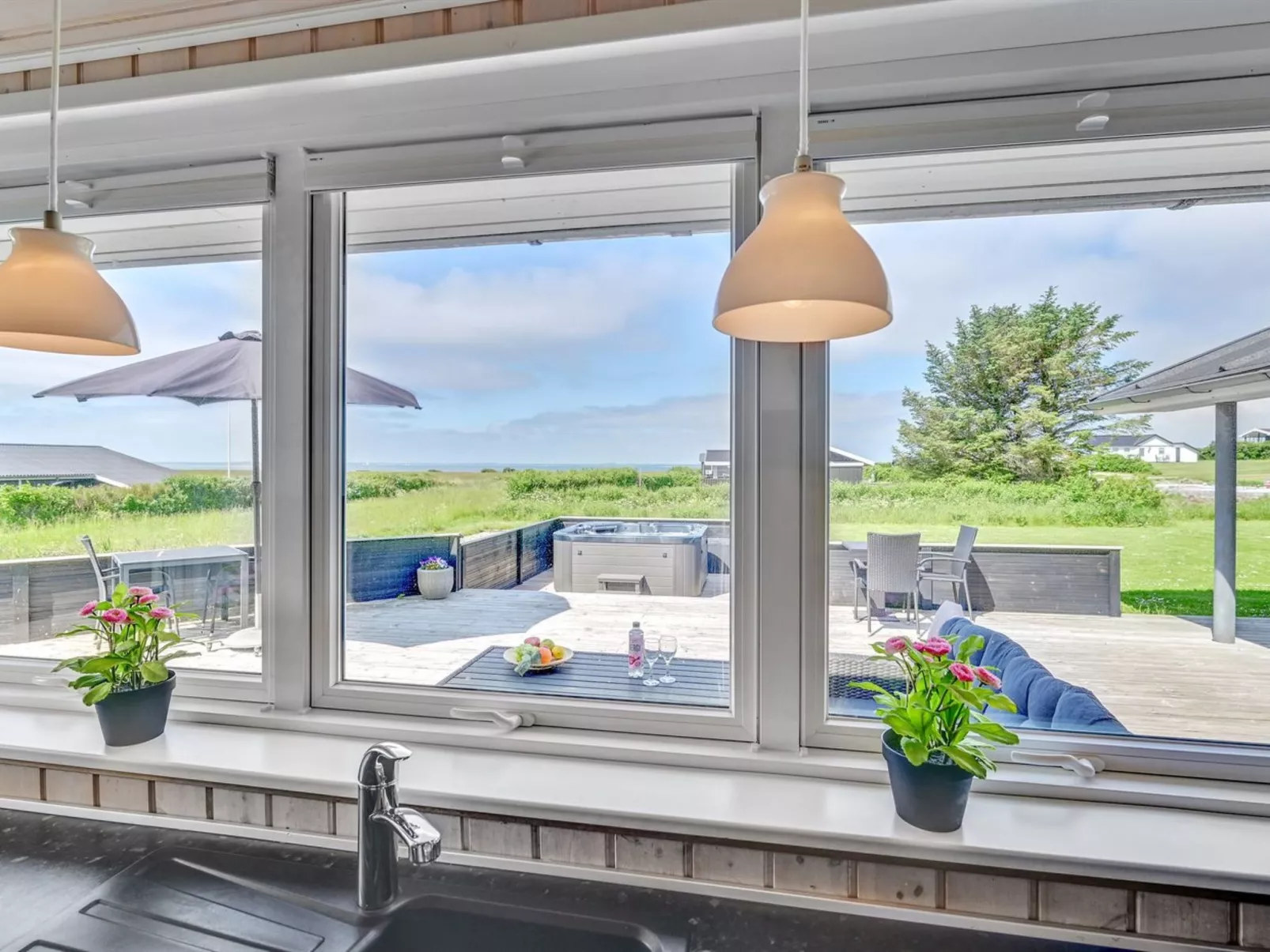 "Nahel" - 150m to the fjord-Outside