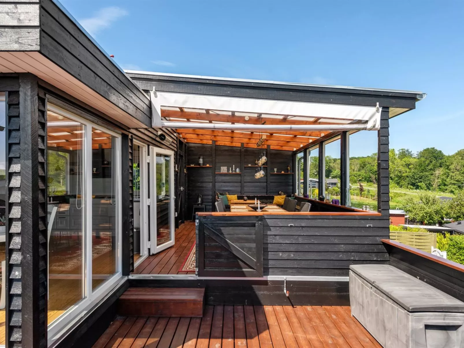 "Axeln" - 300m to the fjord-Outside