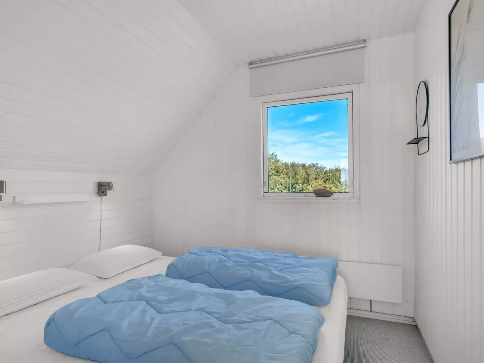 "Dunja" - 200m to the fjord-Drinnen