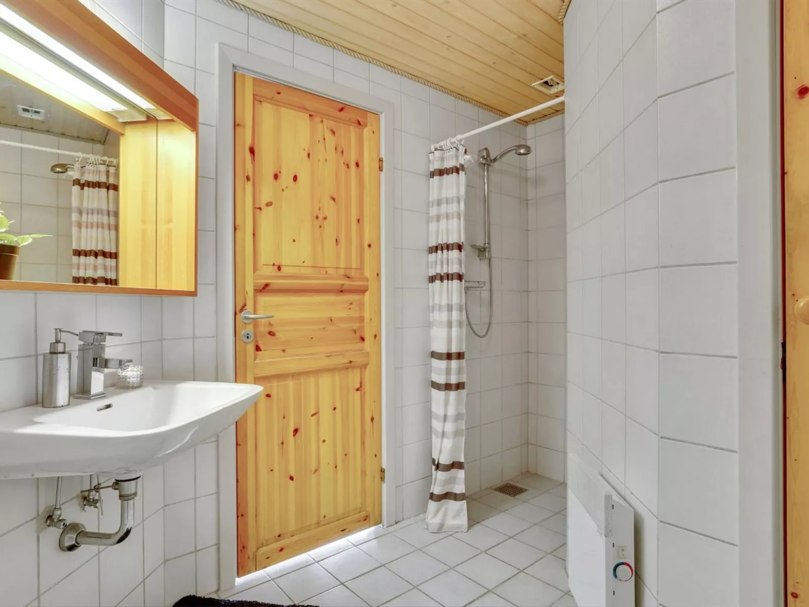 "Naumka" - 200m to the fjord-Dedans