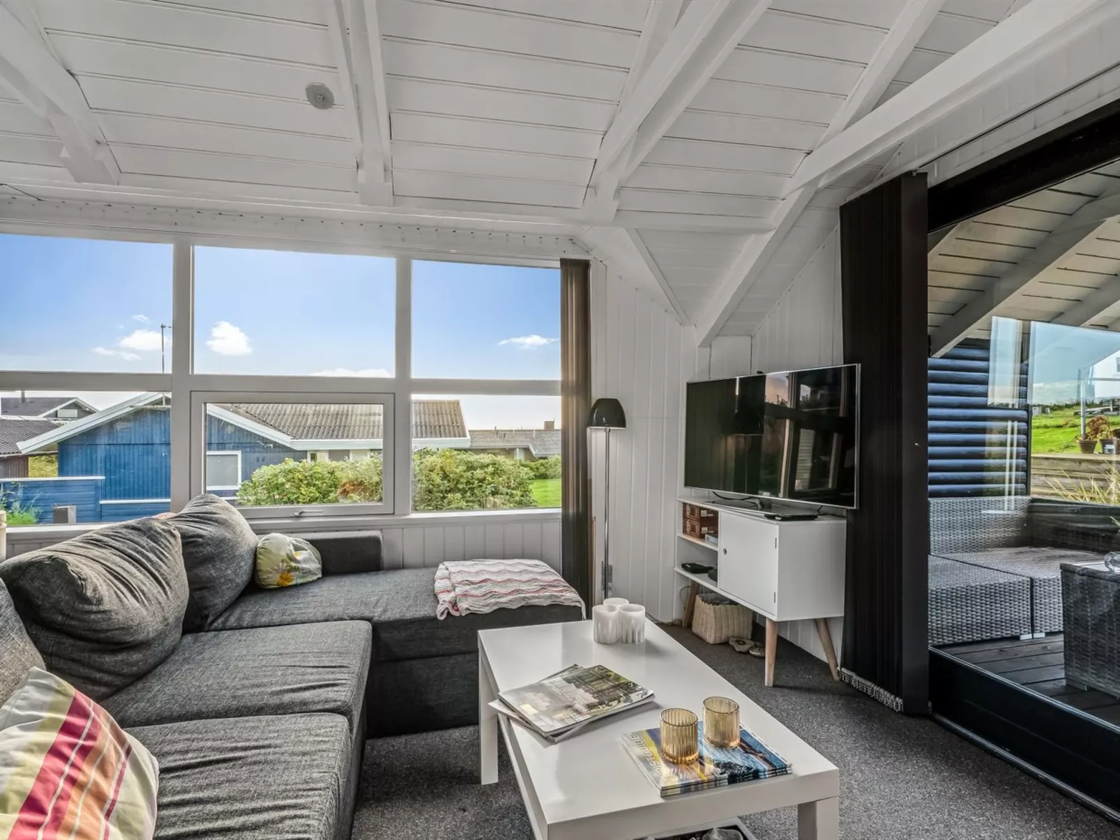 "Aksinja" - 250m to the fjord-Inside