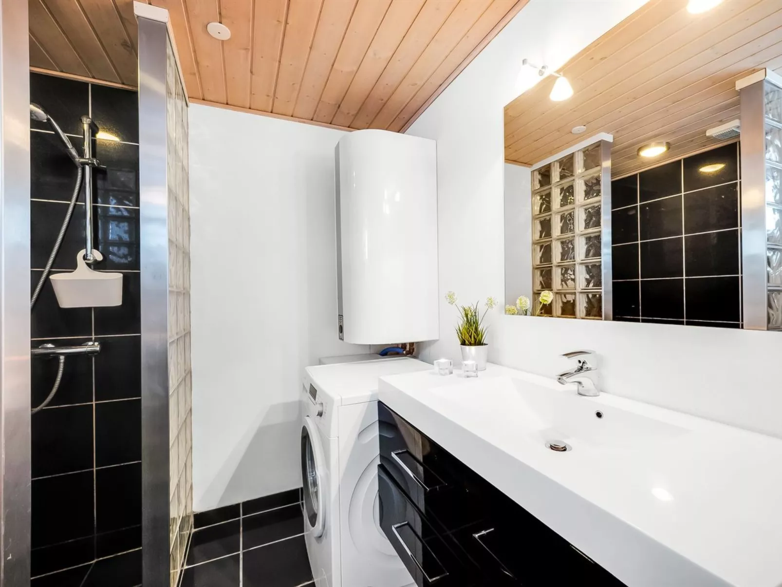 "Sissan" - 900m from the sea-Drinnen