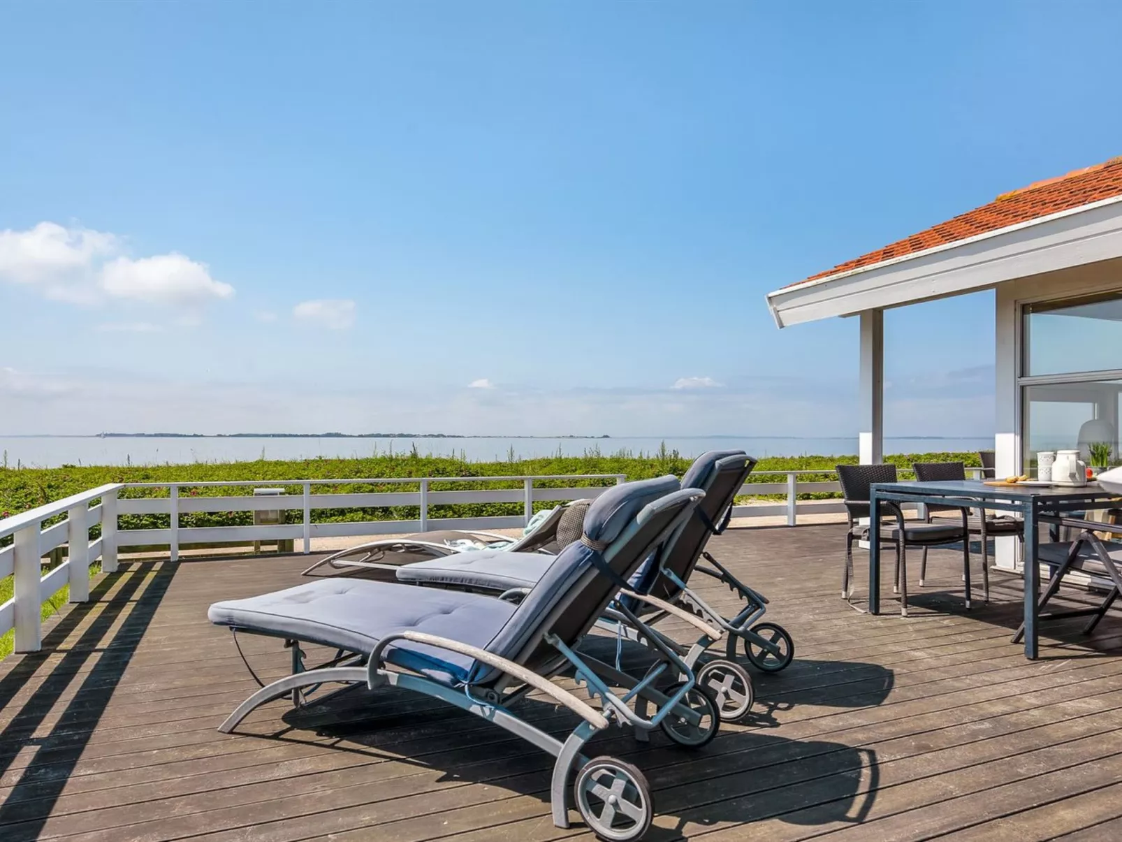 "Arnwith" - 20m from the sea-Outside