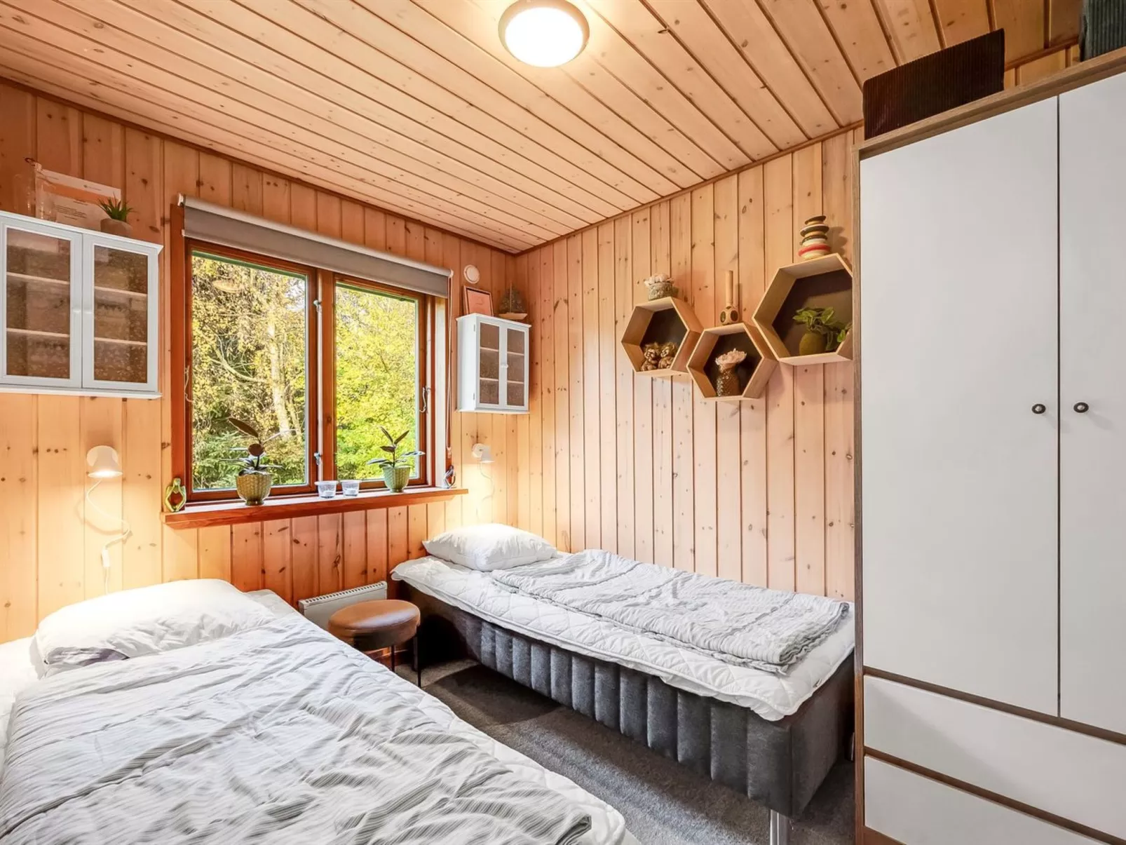 "Engeline" - 300m to the fjord-Drinnen