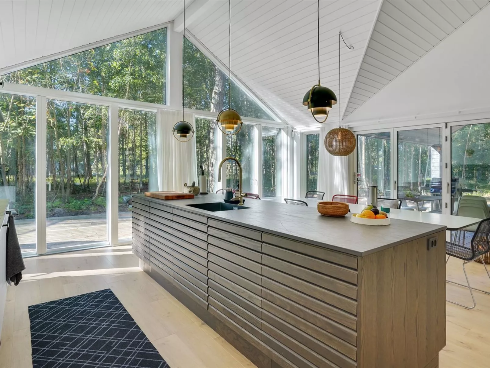 "Iwa" - 475m from the sea-Dedans