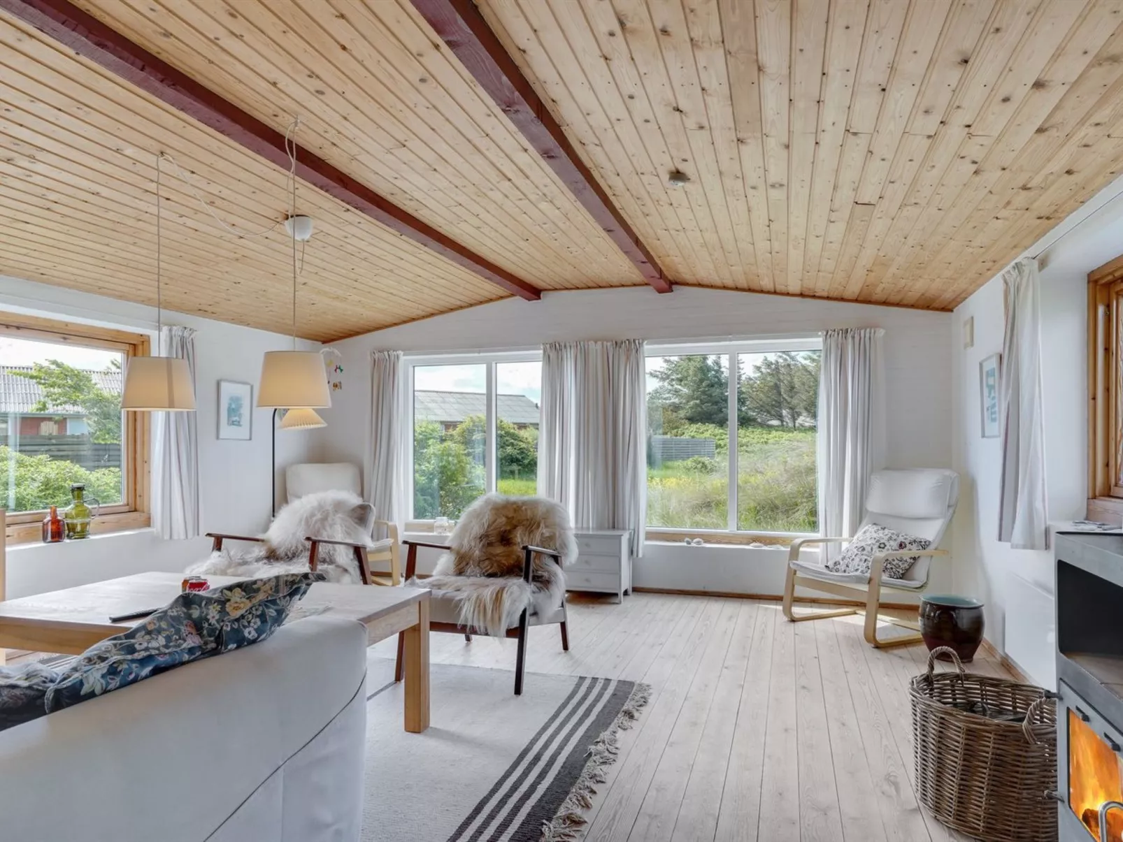 "Suki" - 650m from the sea-Inside