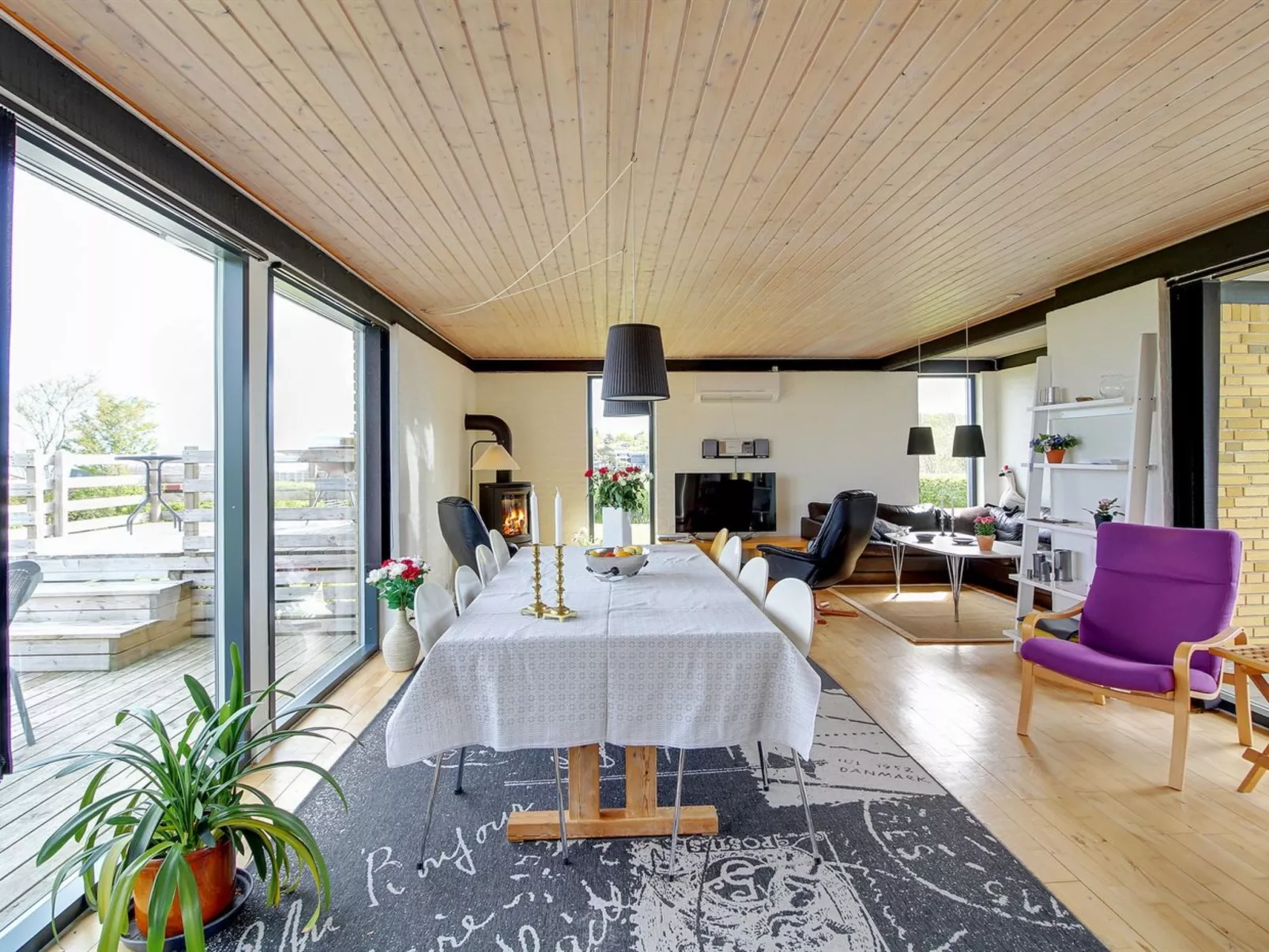 "Kiowa" - 100m from the sea-Dedans