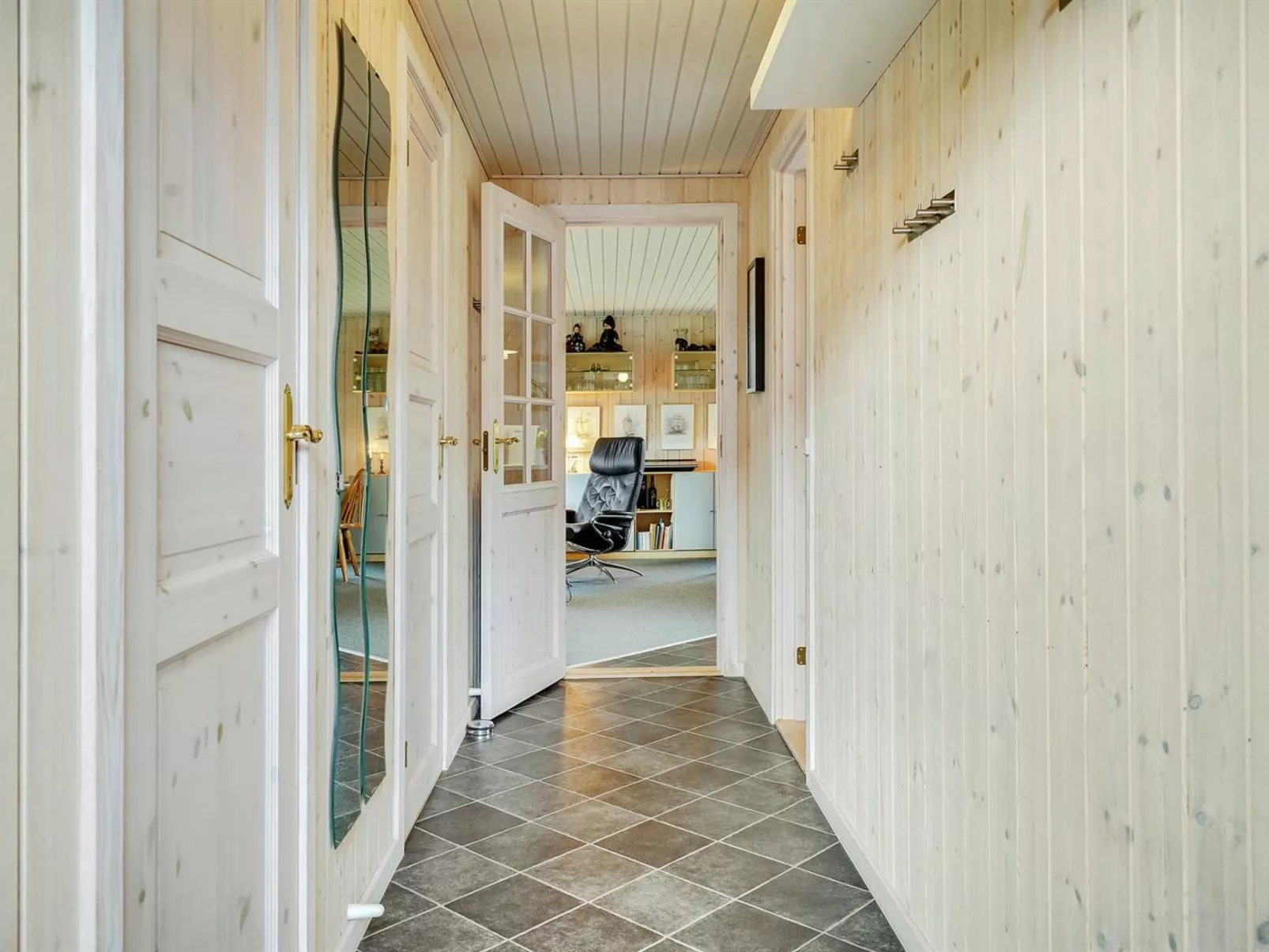 "Patrice" - 2km from the sea-Inside