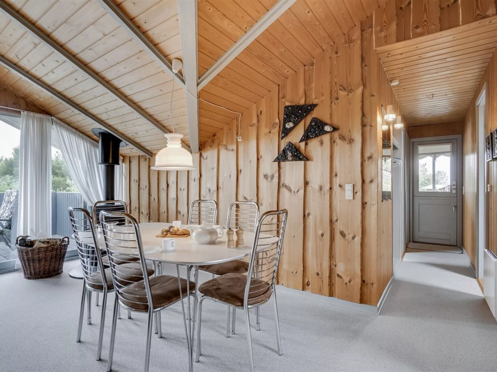 "Bryniulf" - 1.8km from the sea-Inside