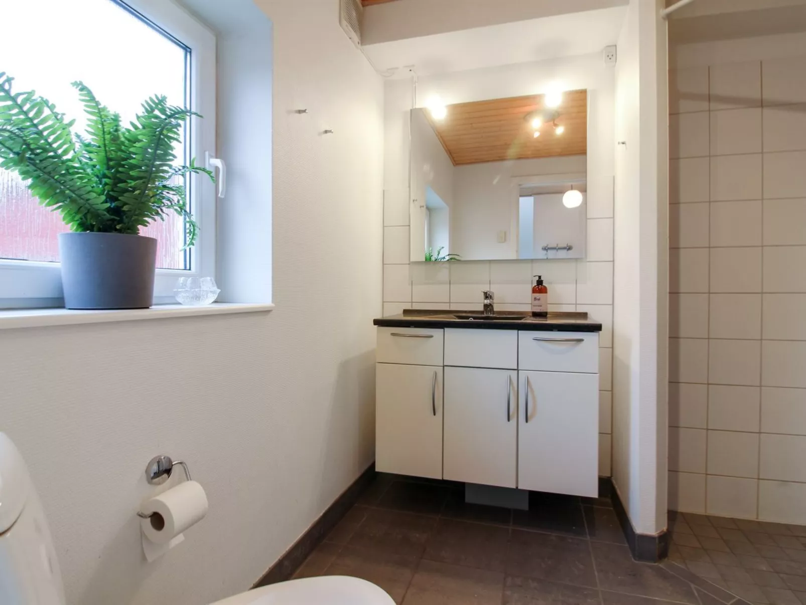 "Hariett" - 900m from the sea-Dedans