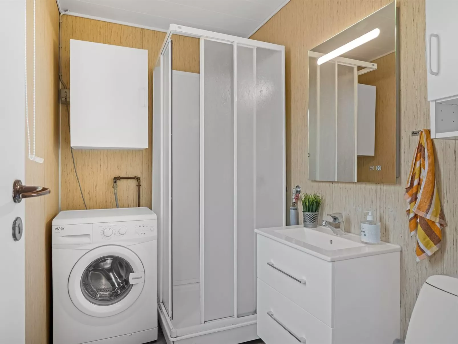 "Imgert" - 300m to the fjord-Inside