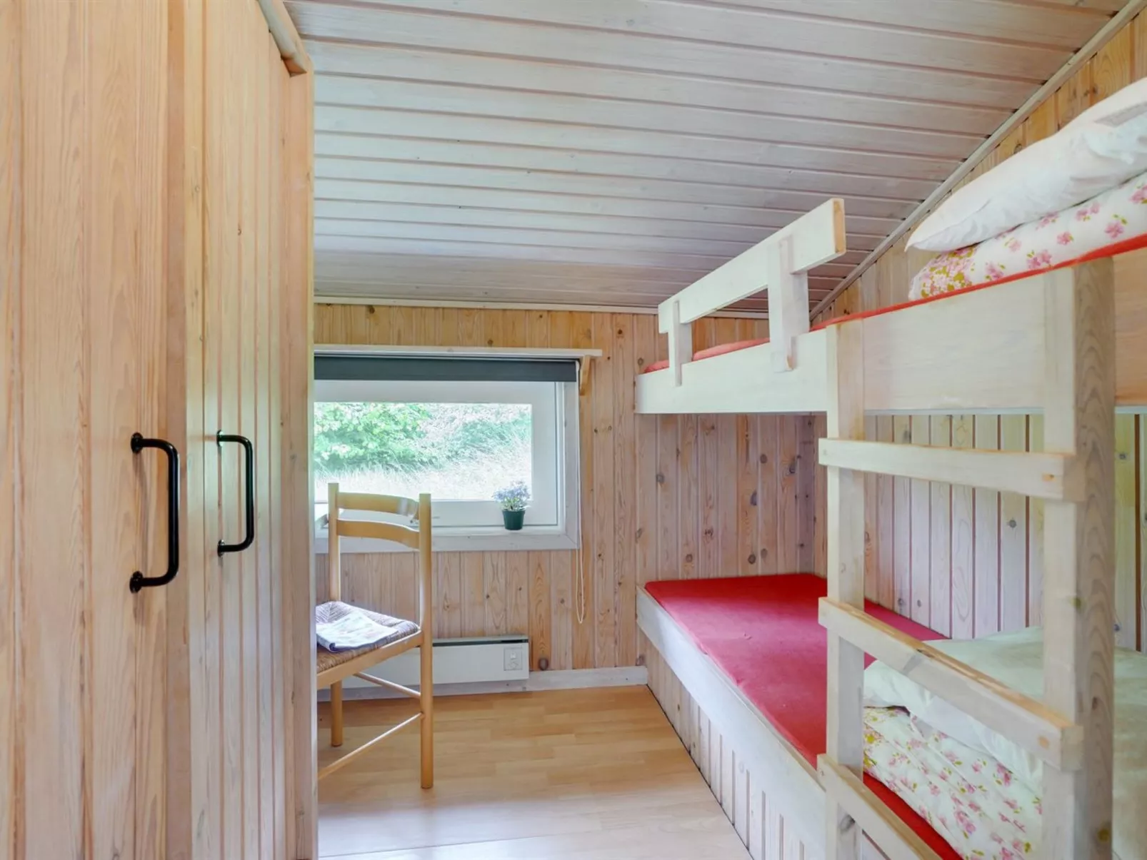 "Evan" - 1.3km from the sea-Inside