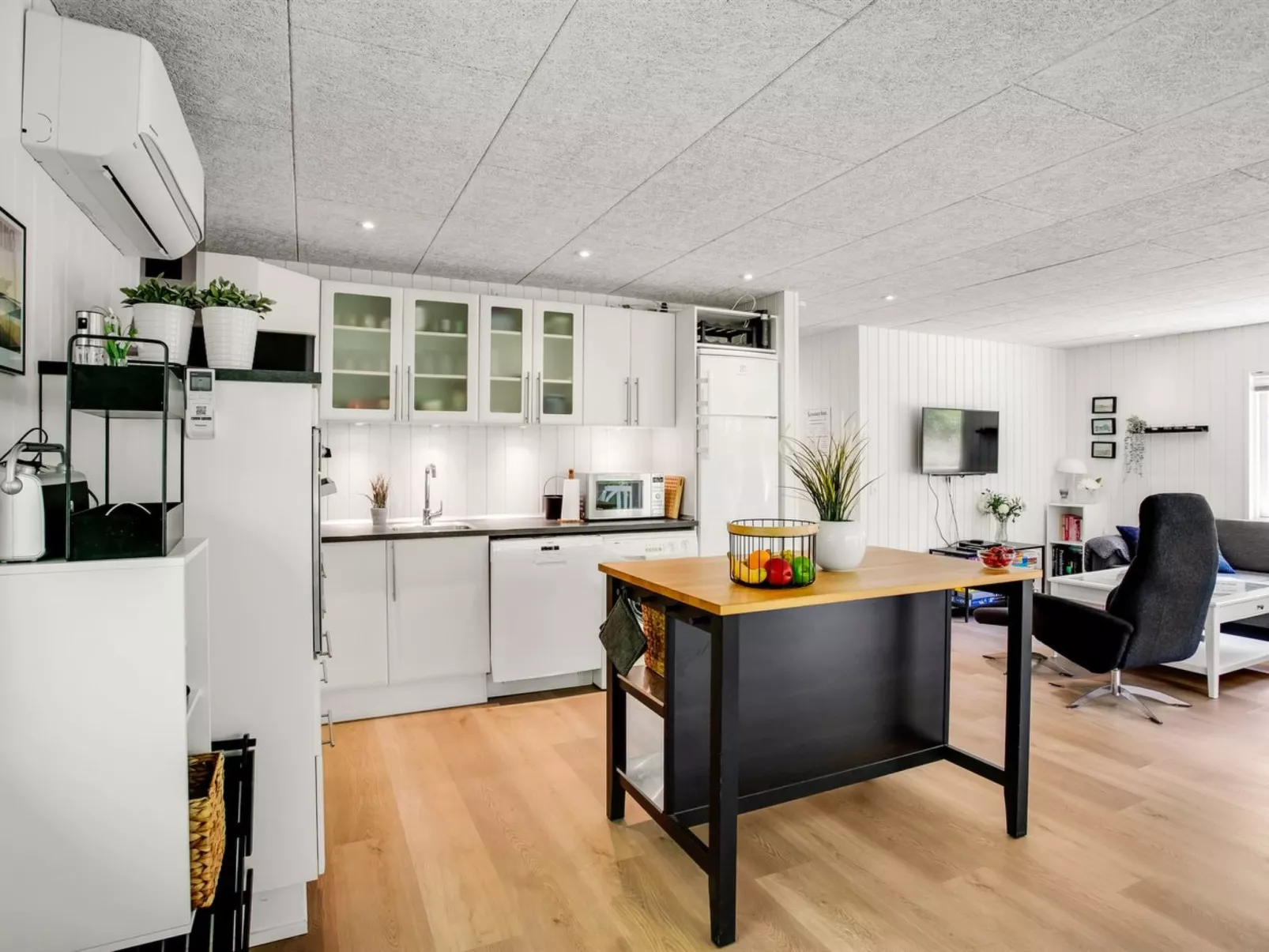 "Maik" - 1.5km from the sea-Inside