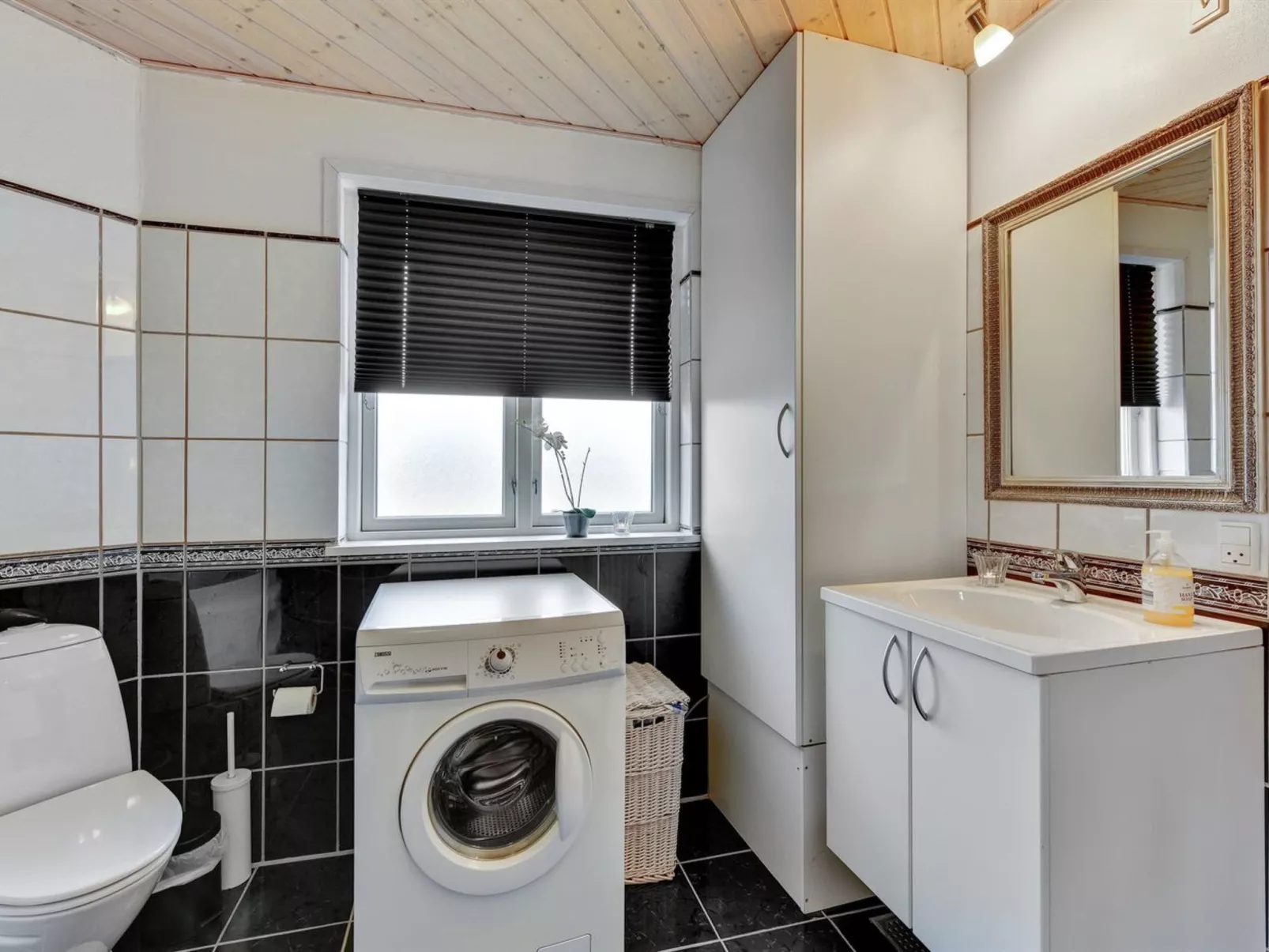 "Karmen" - 300m to the fjord-Dedans