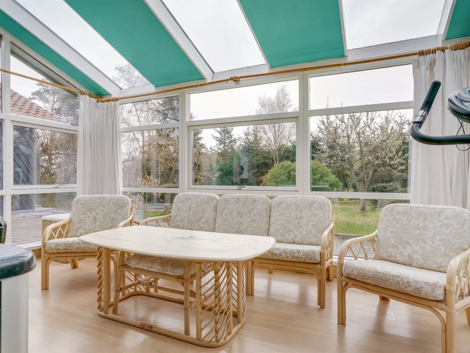 "Flora" - 150m from the sea-Dedans