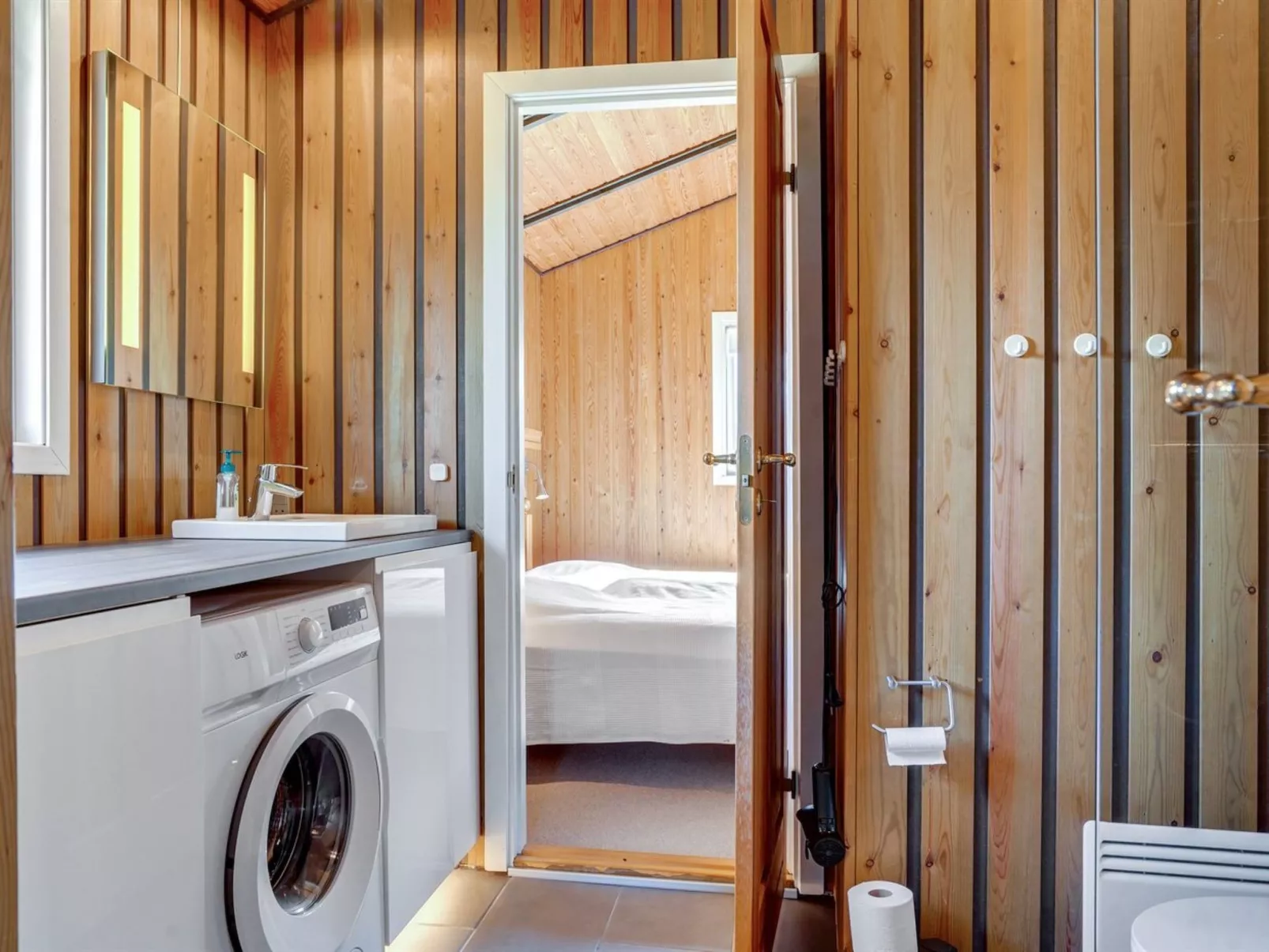 "Denahi" - 400m to the fjord-Dedans