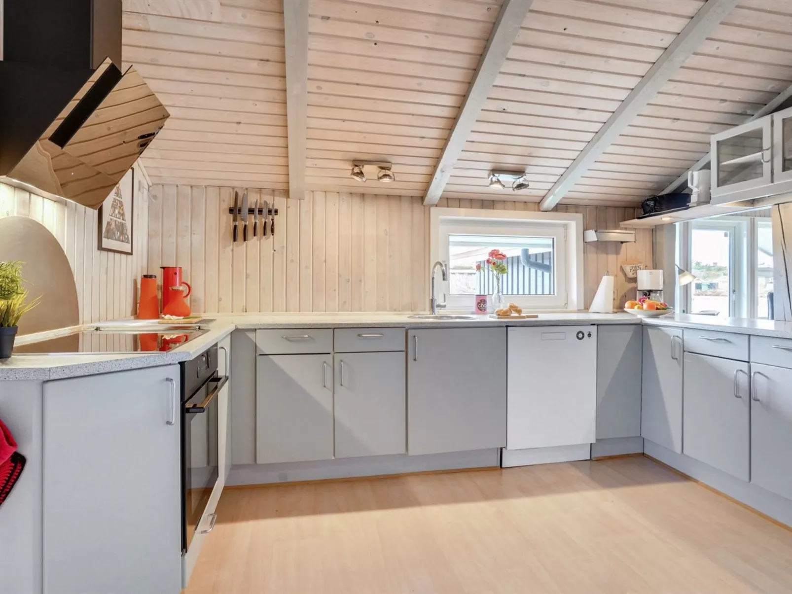 "Tennie" - 300m from the sea-Drinnen