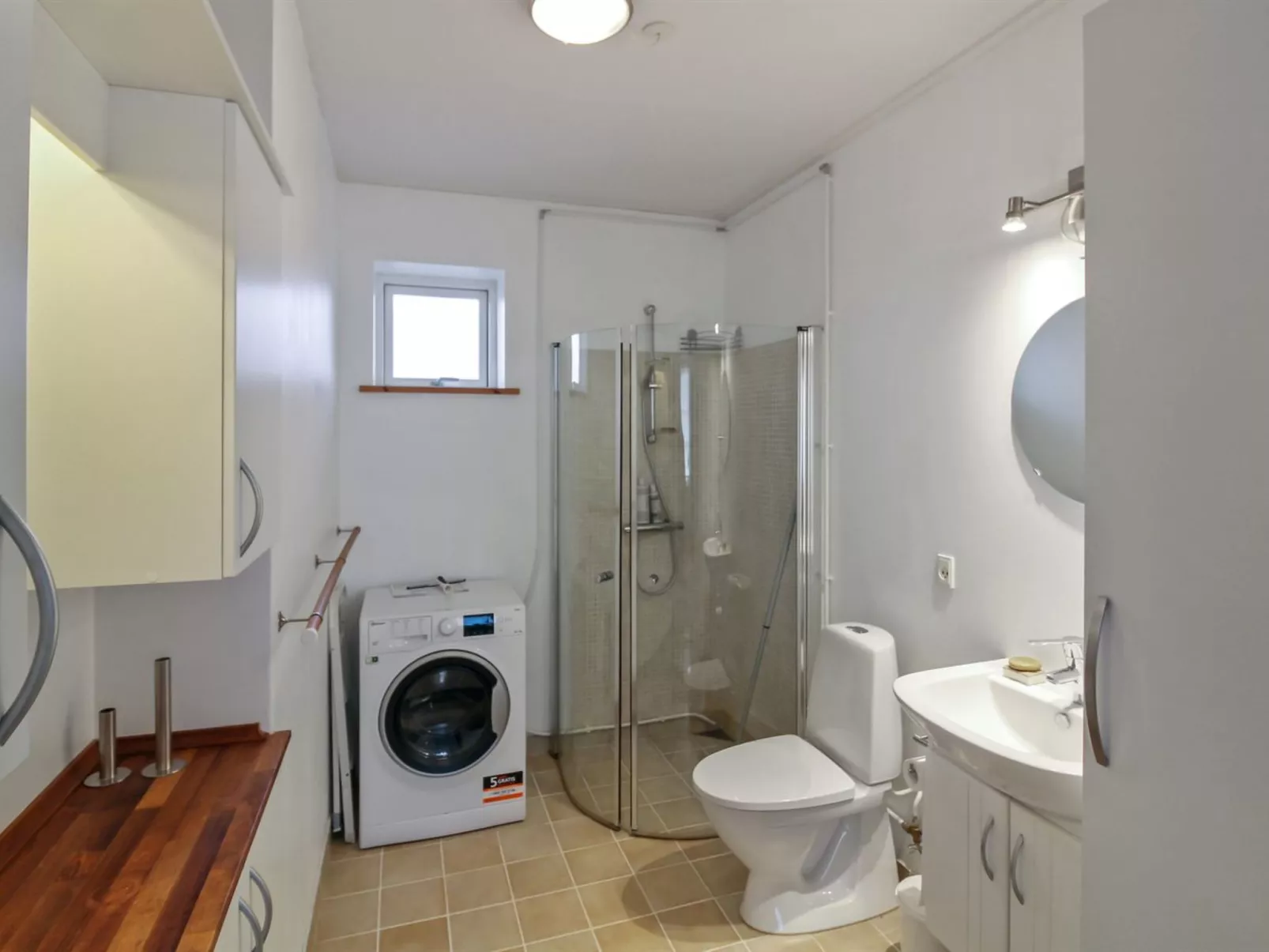 "Hunter" - 400m from the sea-Drinnen