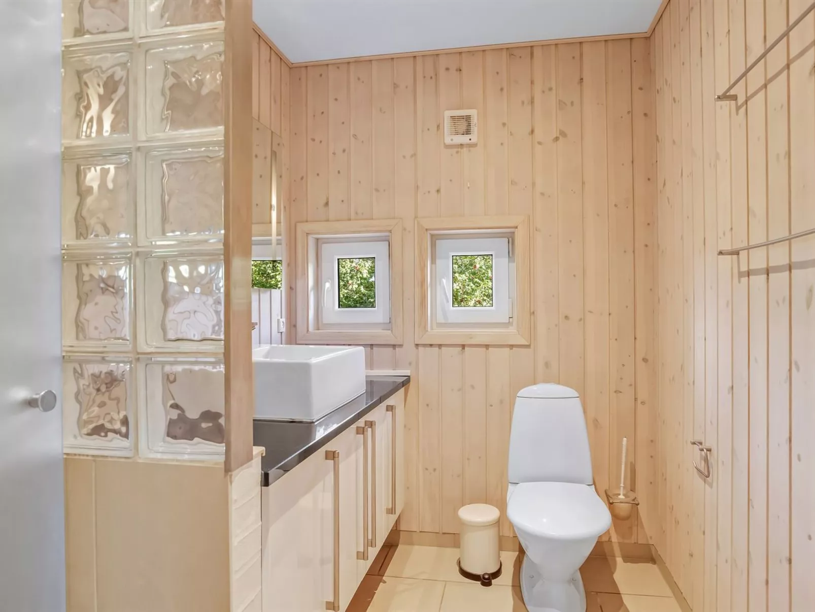 "Skamhals" - 700m from the sea-Inside