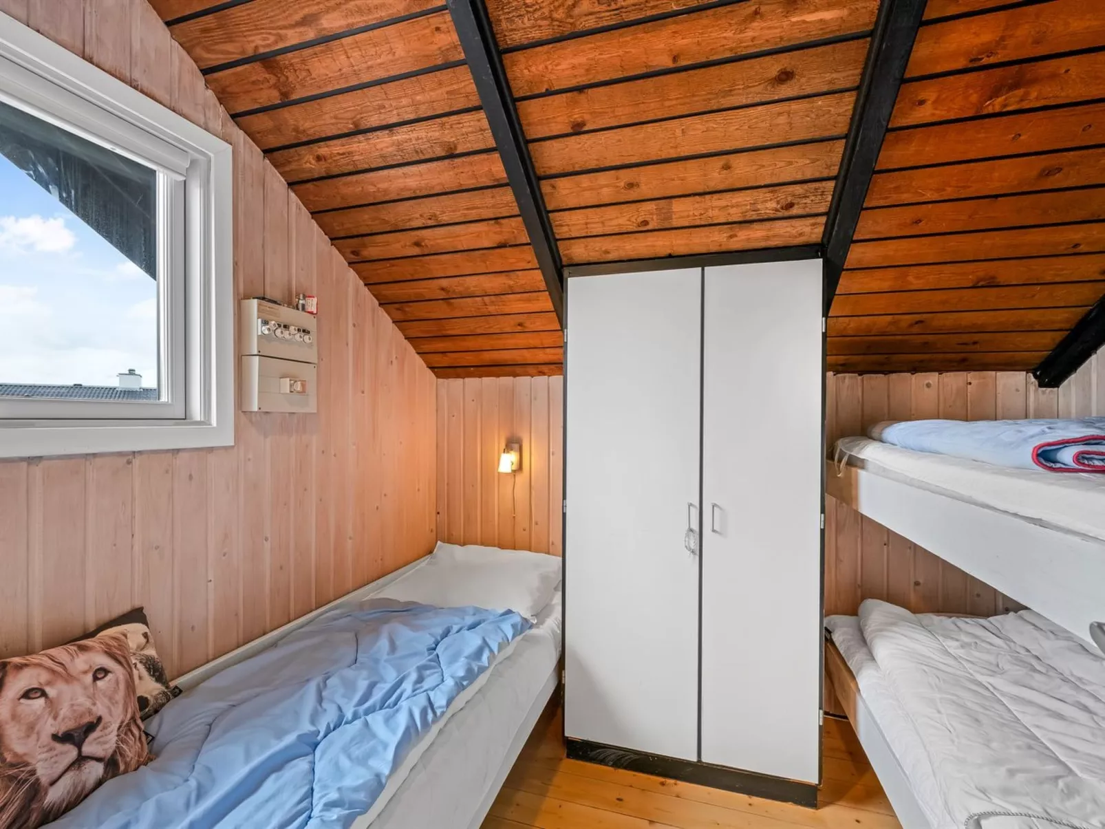 "Hildegart" -  from the sea-Drinnen