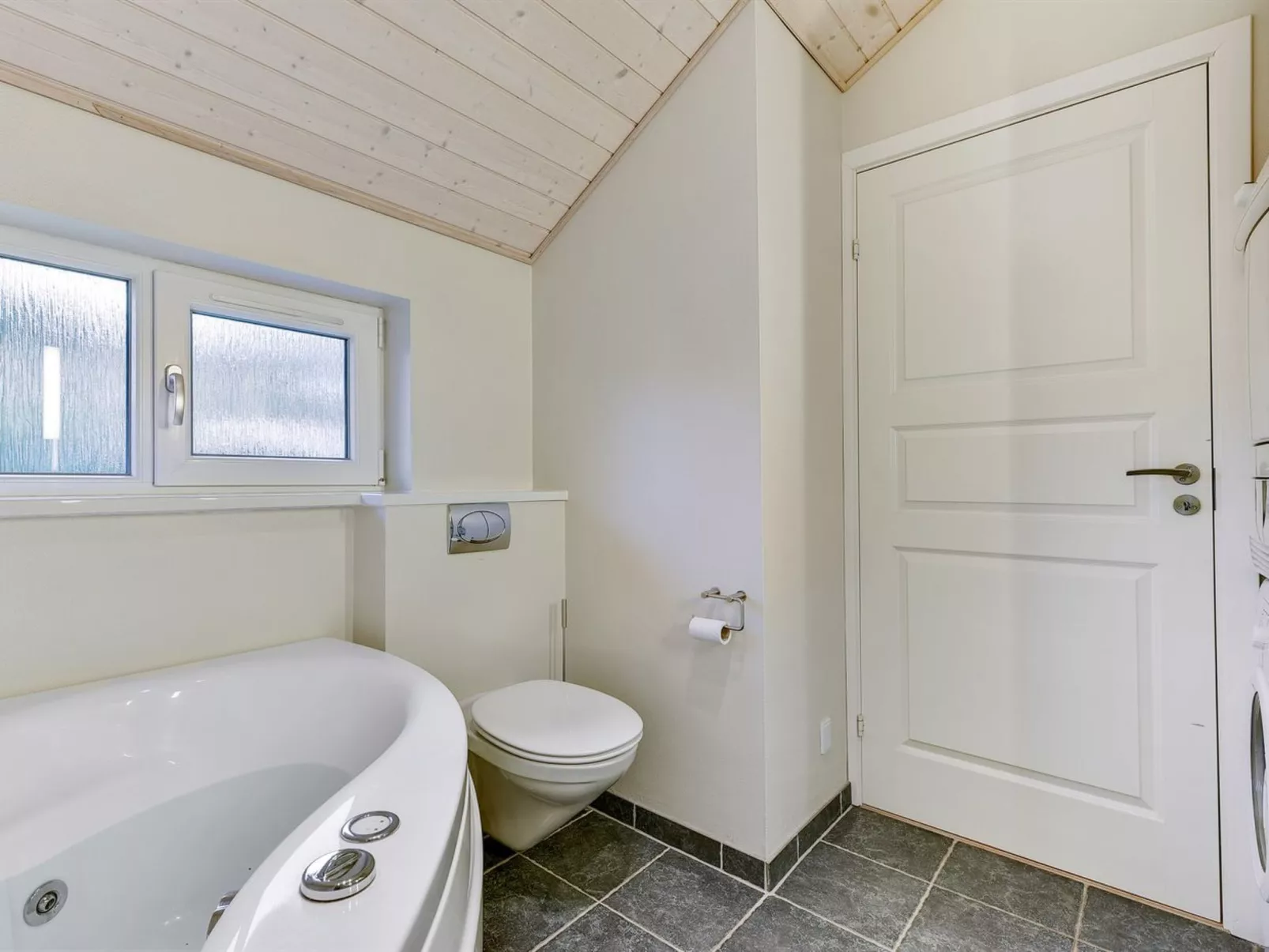 "Anethe" - 100m to the fjord-Inside