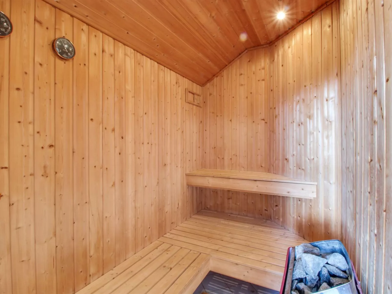 "Hemming" -  from the sea-Drinnen