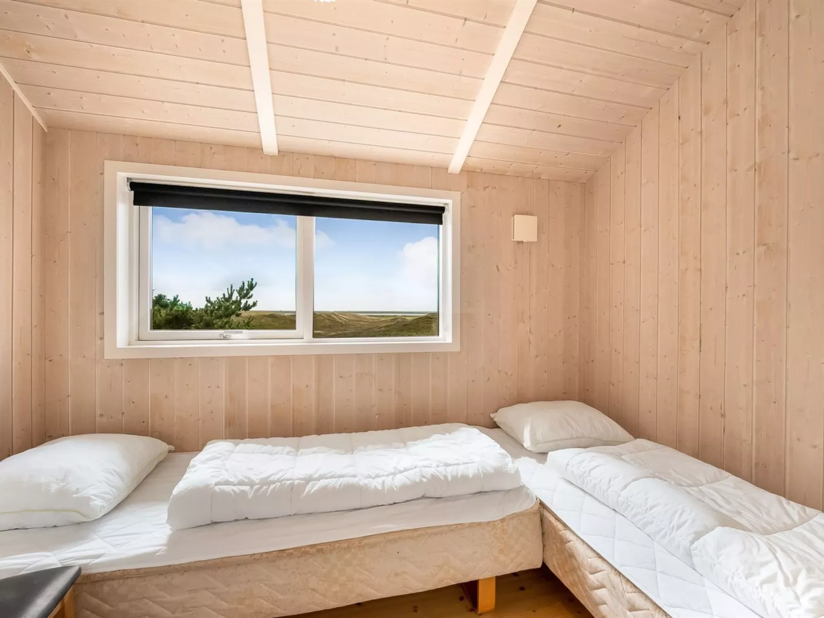 "Leona" - 250m to the fjord-Inside