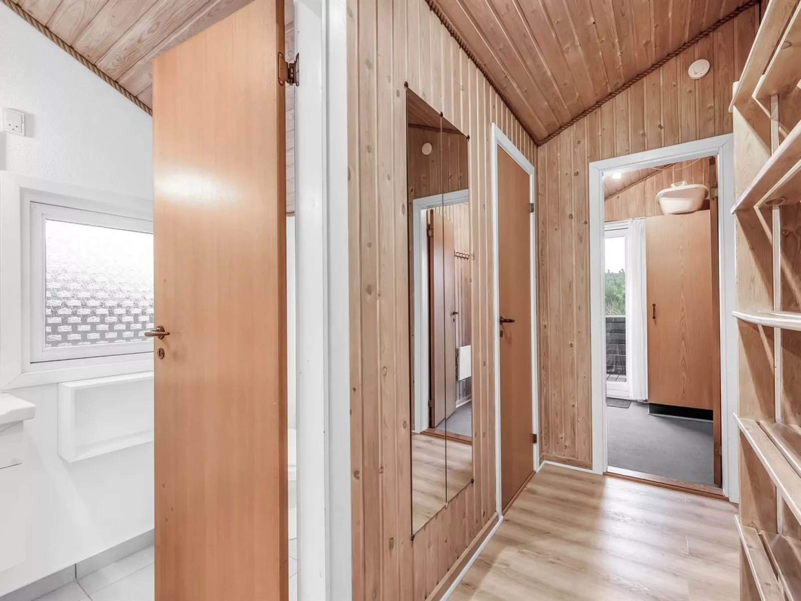 "Unni" -  from the sea-Inside