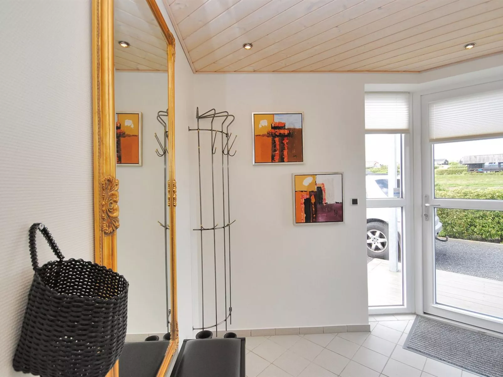 "Eberta" - 200m to the fjord-Dedans