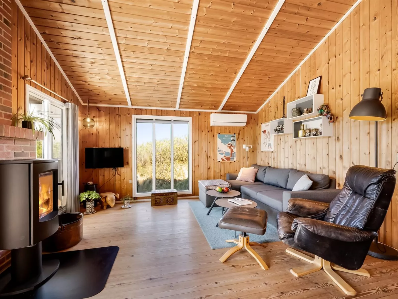 "Brigit" - 200m from the sea-Inside