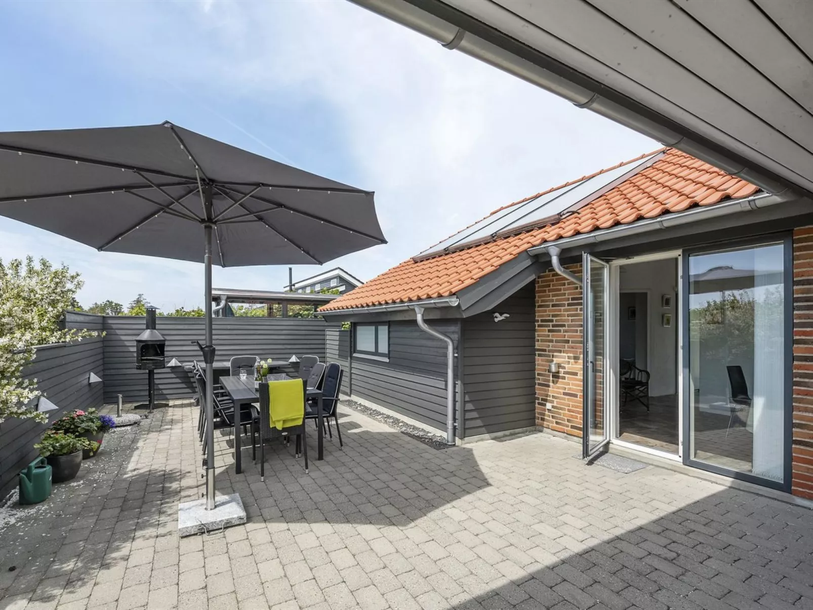 "Donka" - 300m to the fjord-Draußen