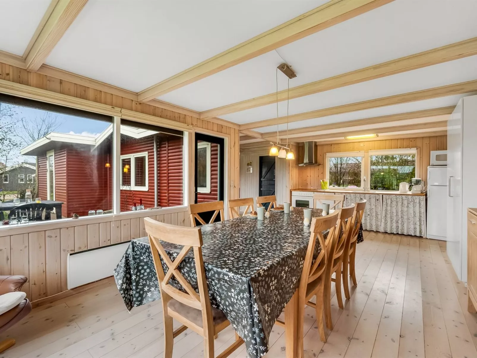 "Scarlet" - 400m to the fjord-Dedans