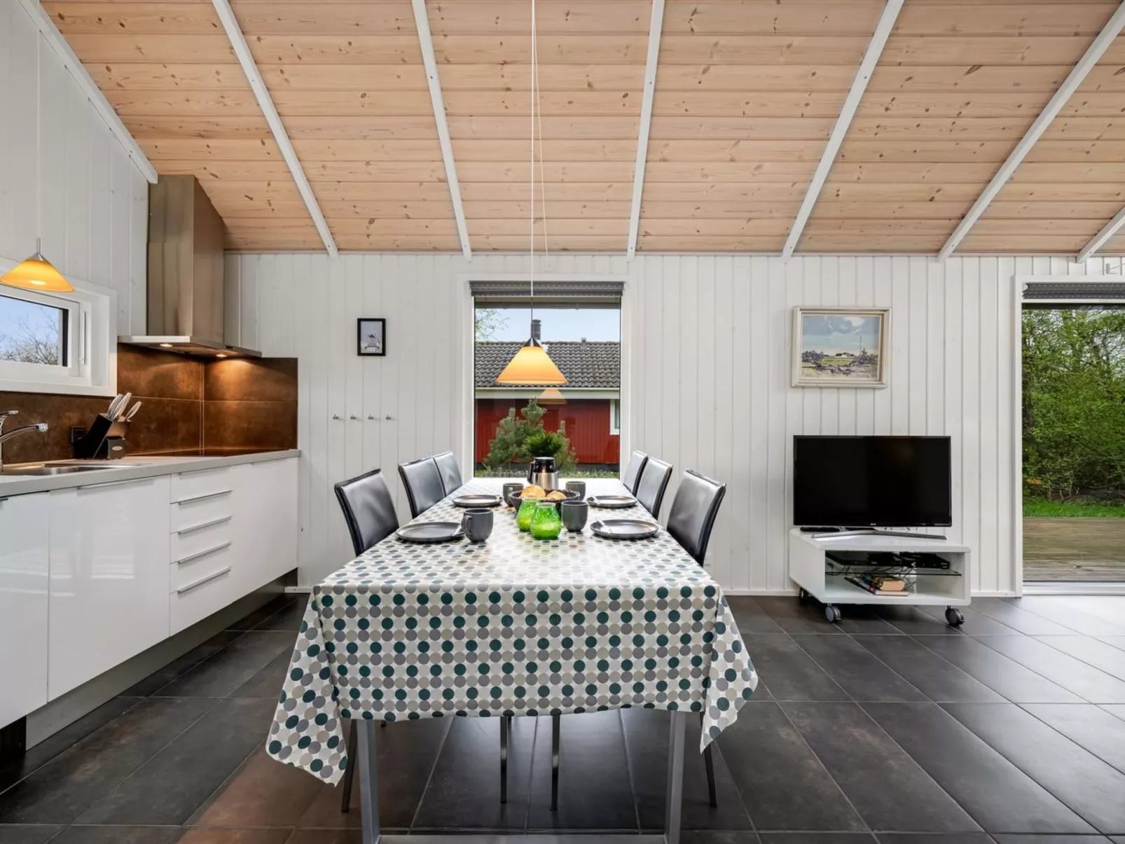 "Ketilbiorn" - 1.2km to the fjord-Inside