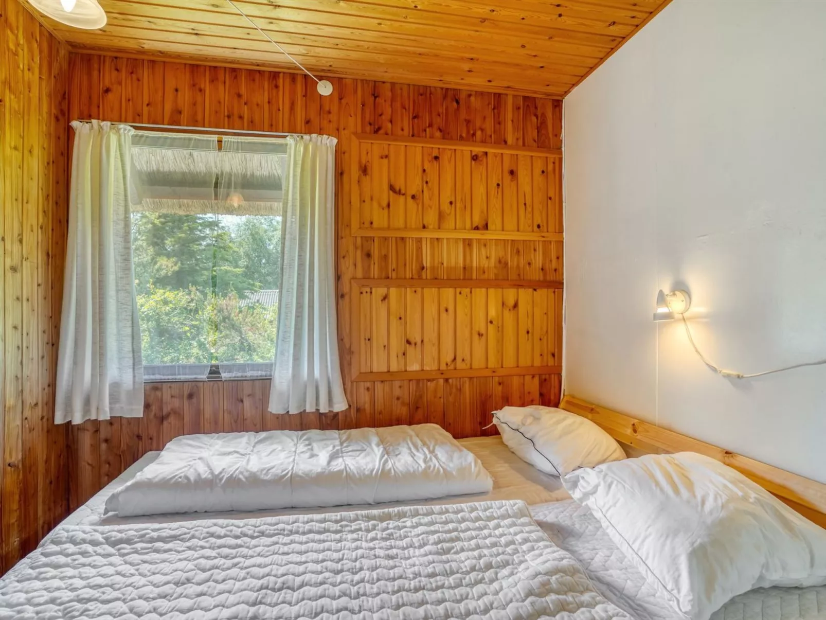 "Ingeborg" - 100m to the fjord-Drinnen