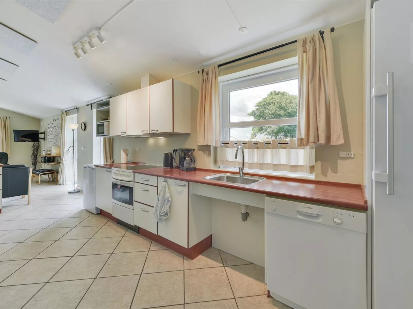 "Najdenka" - 25km from the sea-Drinnen