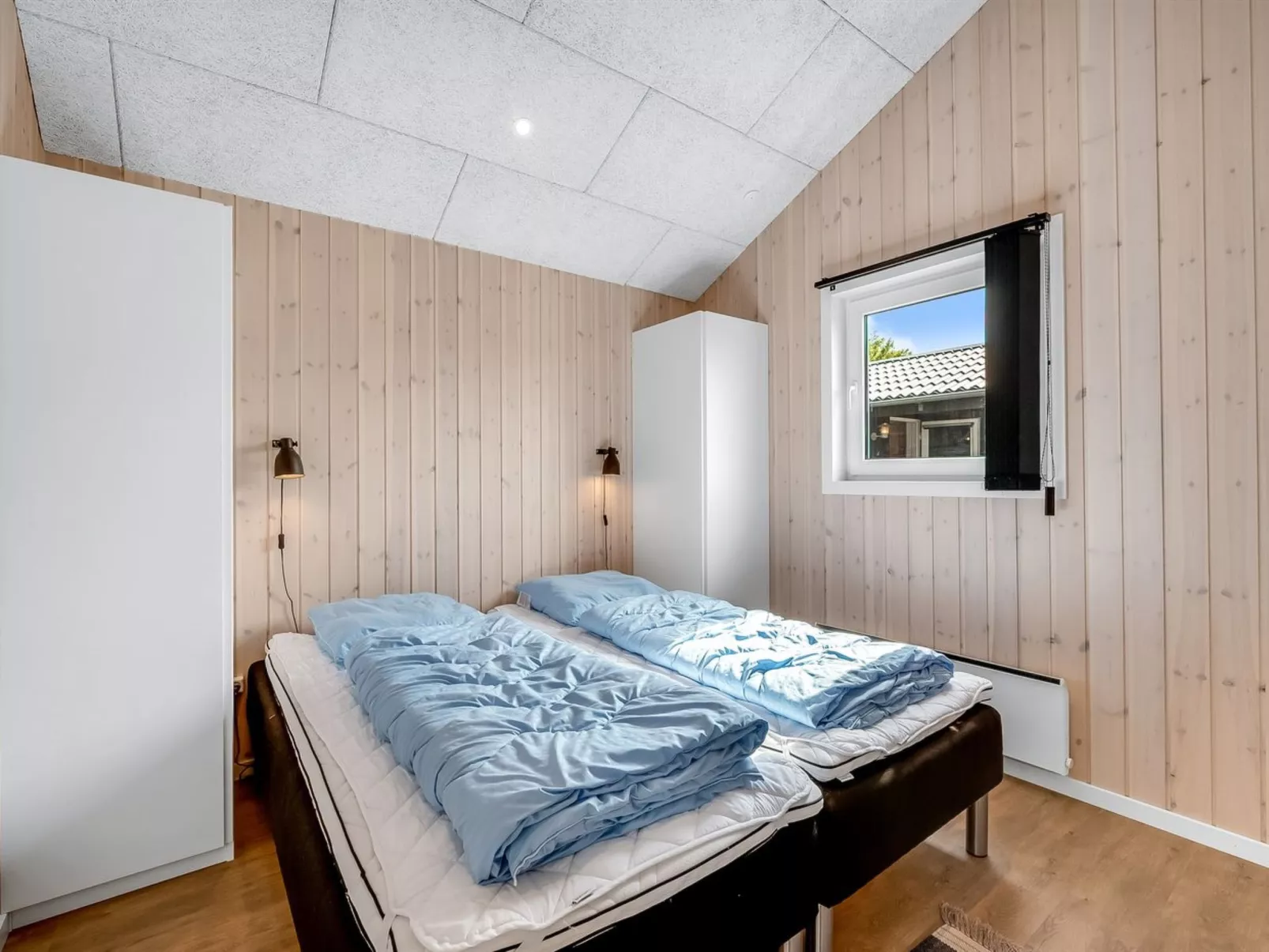 "Leeve" - 1.4km to the fjord-Inside