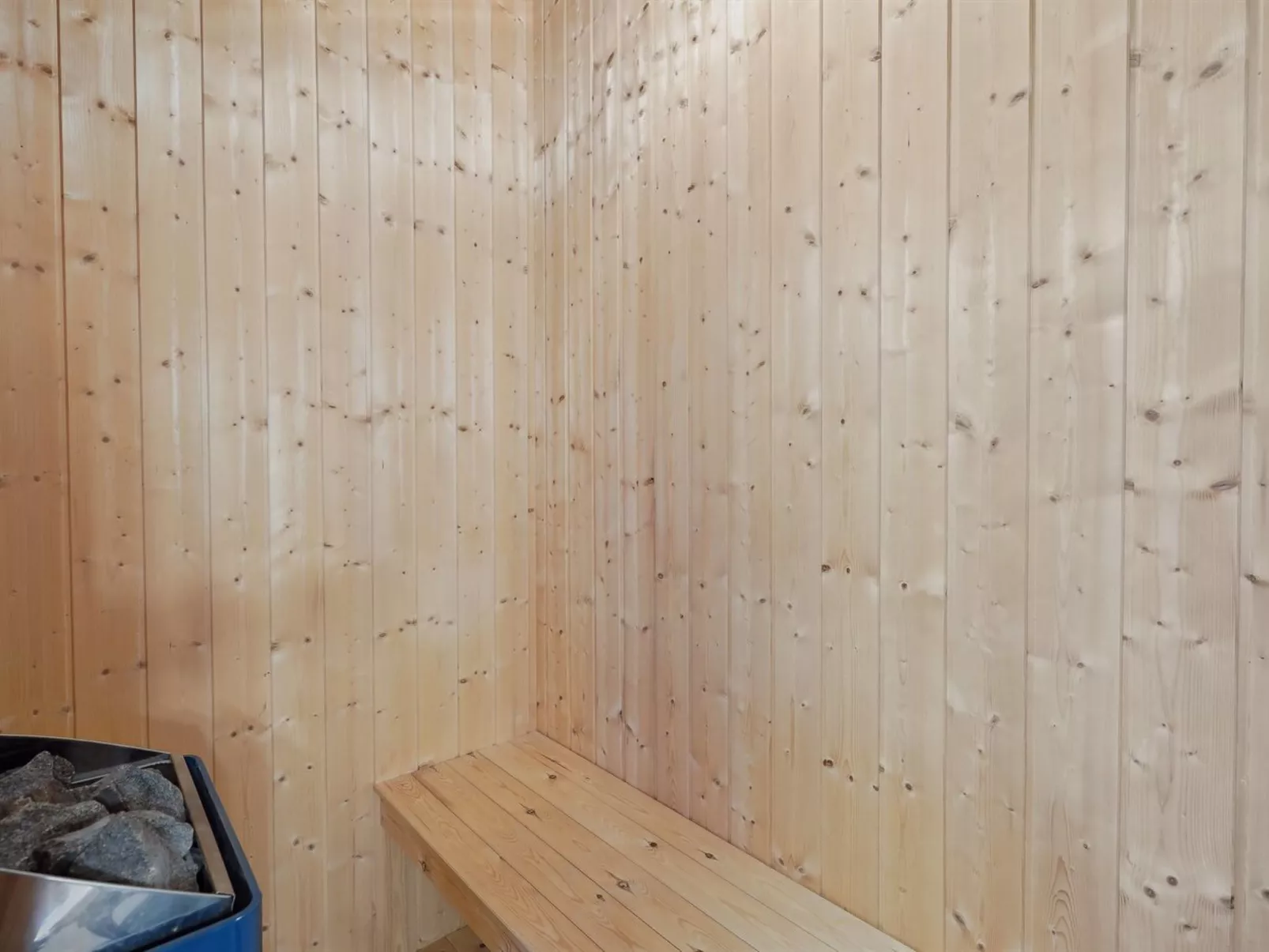 "Tinka" - 1.2km to the fjord-Inside