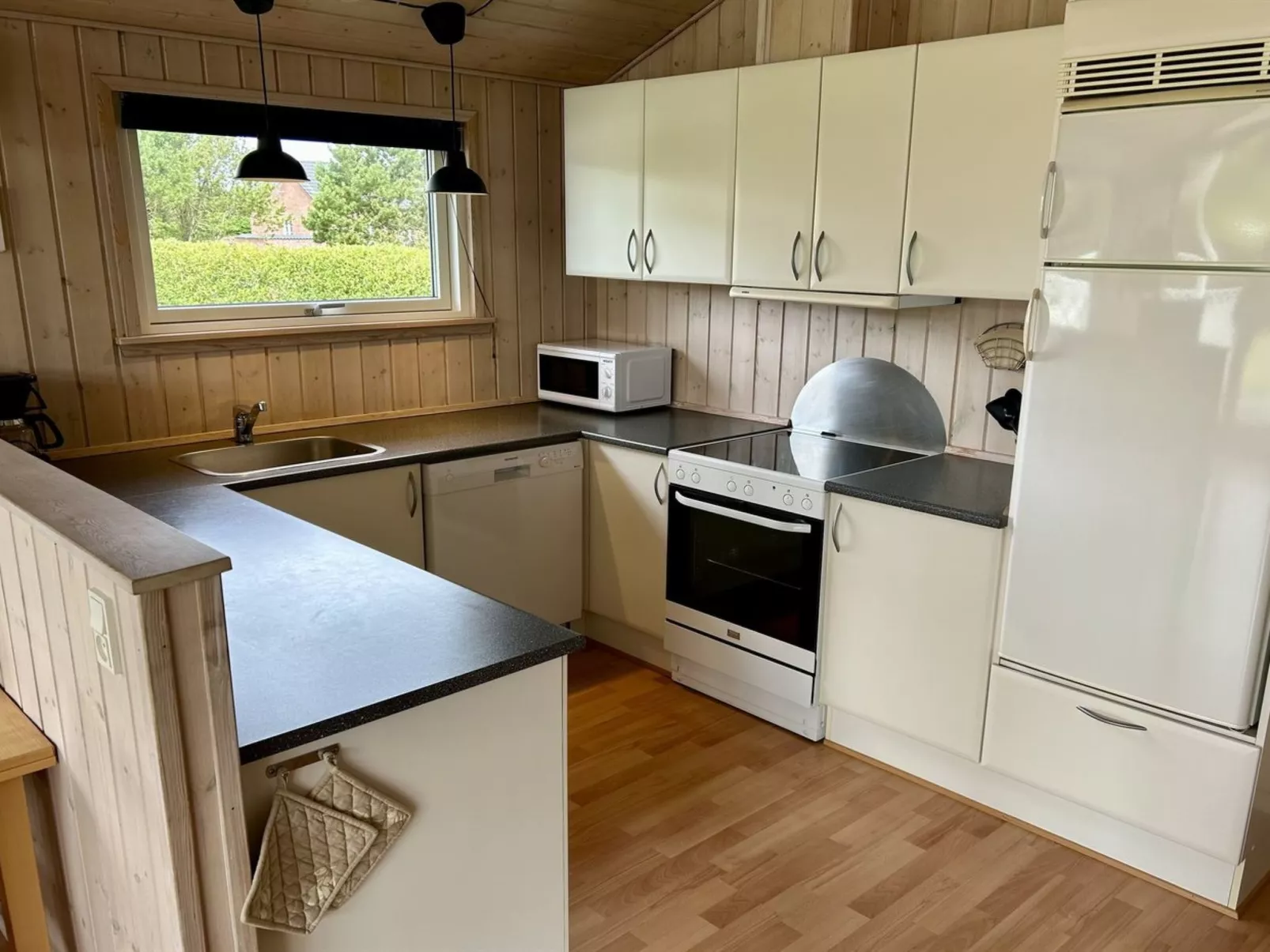 "Picabo" - 750m to the fjord-Inside