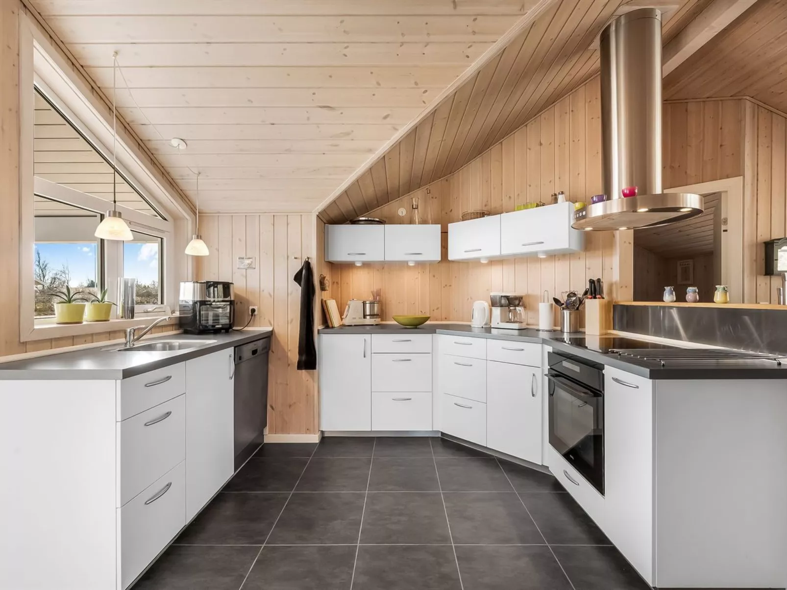 "Tobbi" - 1.1km to the fjord-Inside