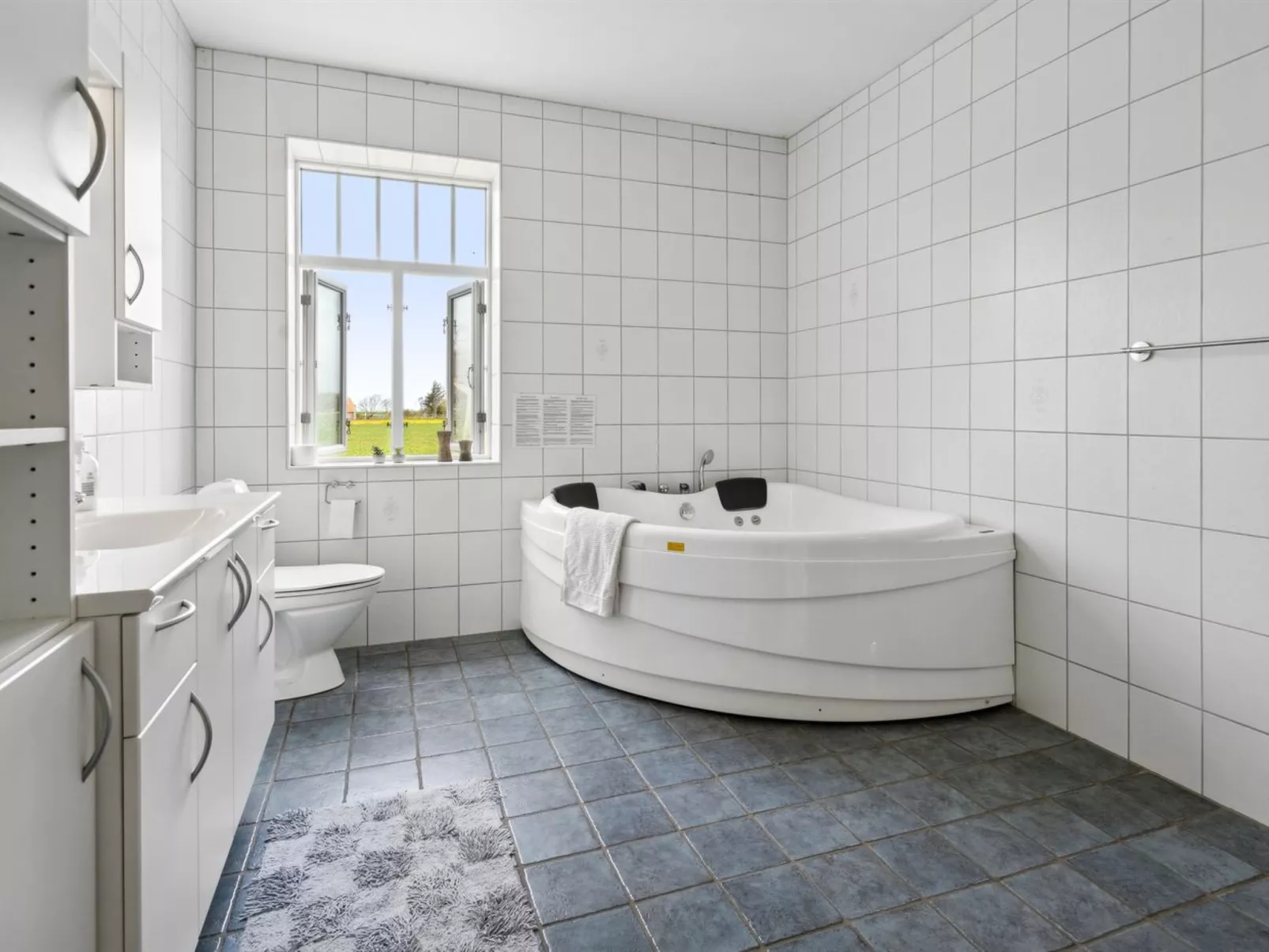 "Adine" - 13km from the sea-Inside