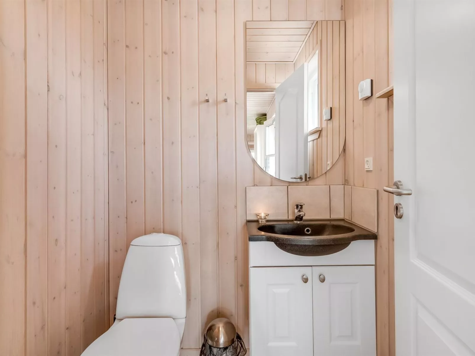 "Saara" - 700m to the fjord-Drinnen