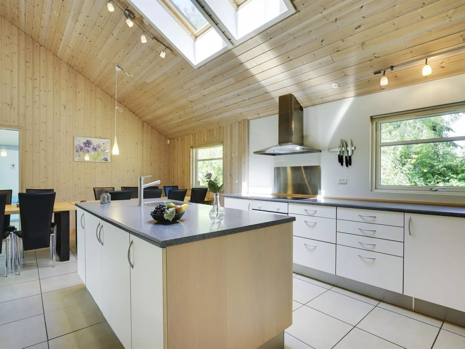 "Hughe" - 300m from the sea-Drinnen