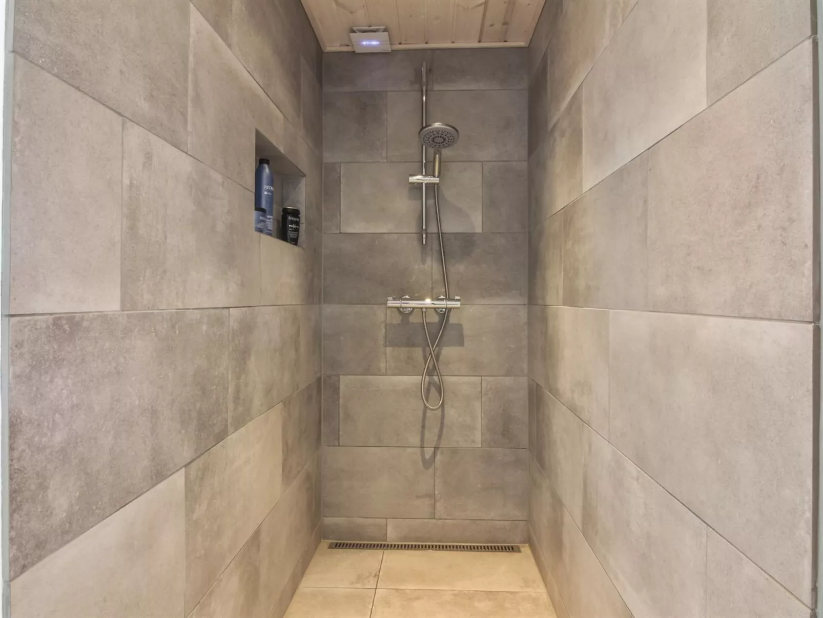 "Hroswitha" - 100m from the sea-Inside